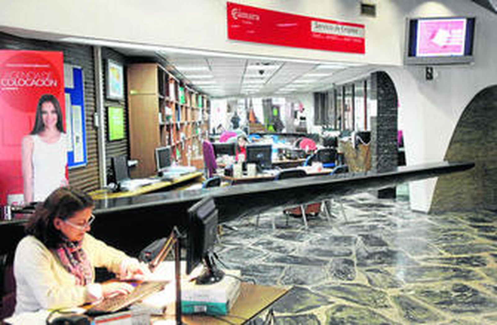Zona de oficinas y atención al público de la Cámara de Comercio en la calle Pérez de Castro.