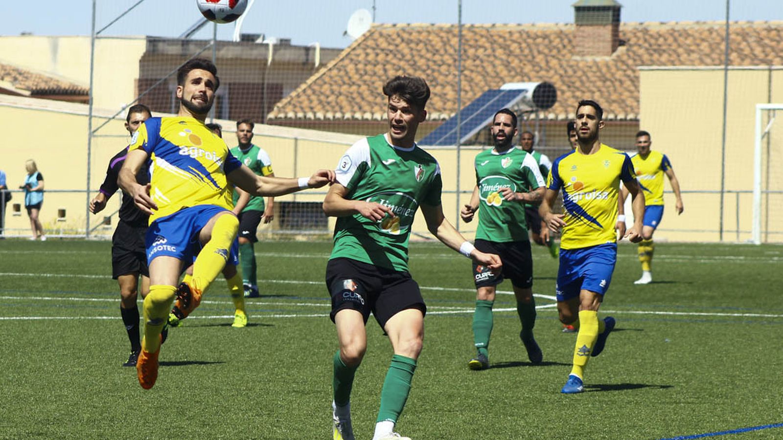 Imagen del partido entre el Huétor Vega y el Huétor Tájar la campaña pasada