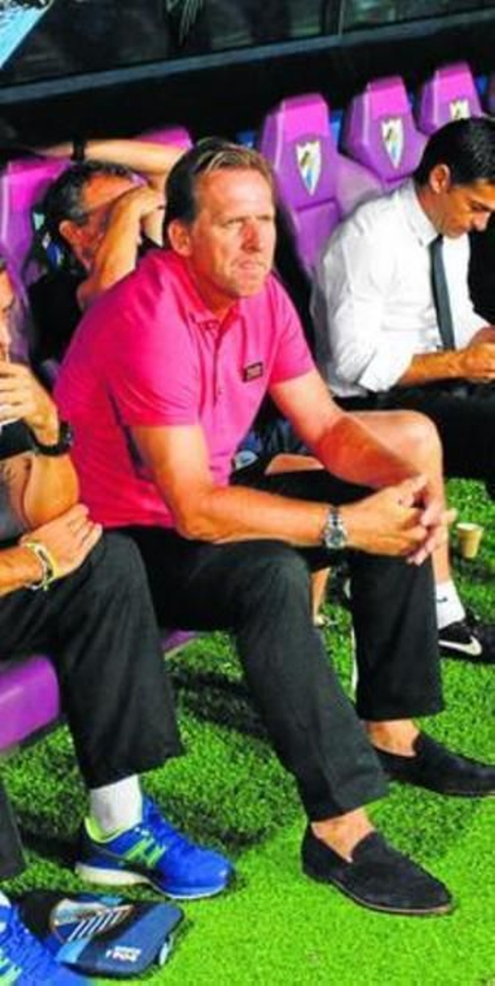 Bernd Schuster en el banquillo del Málaga.
