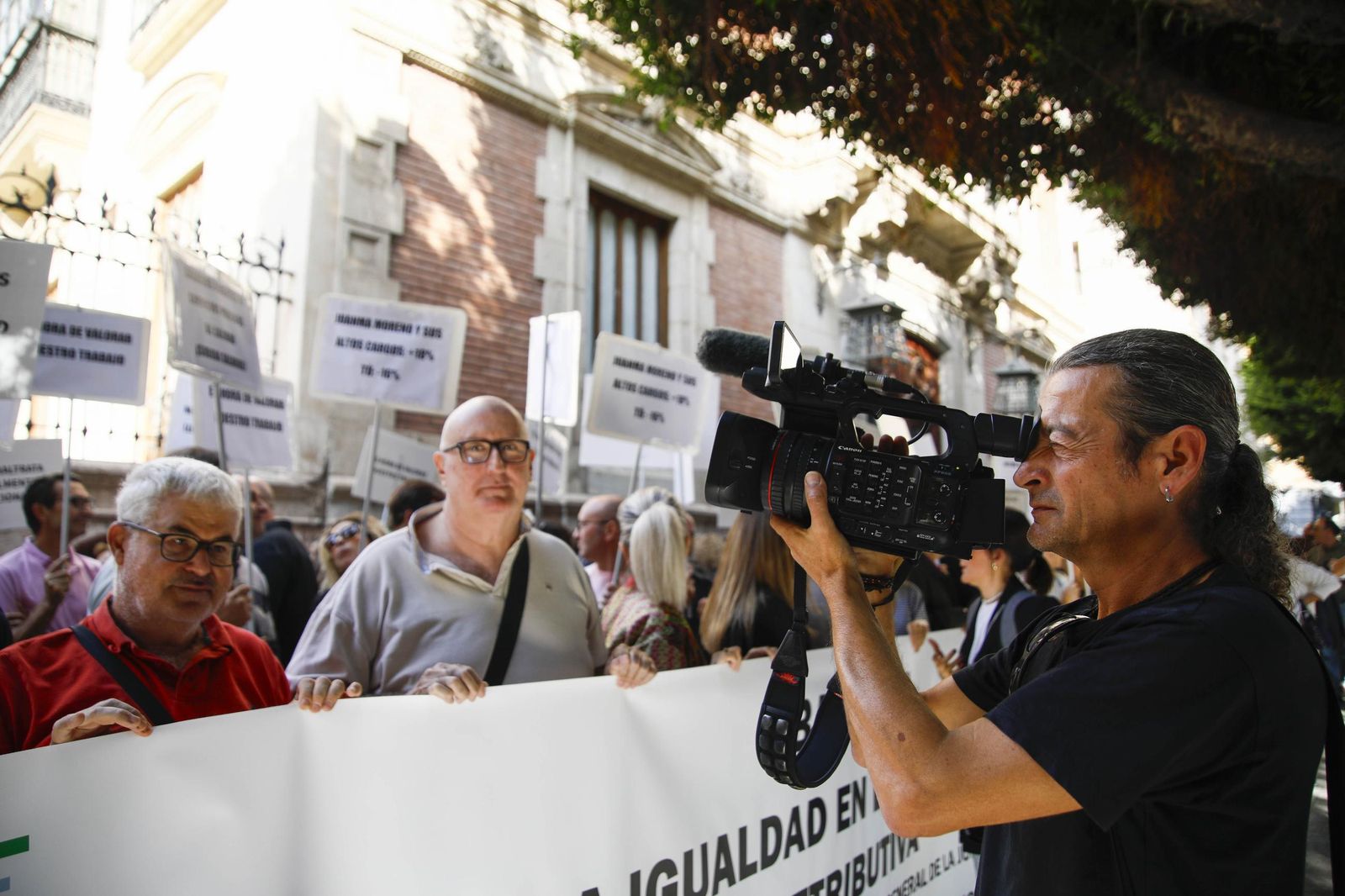 Las imágenes de la concentra para reclamar mejoras laborales para el personal funcionario de la Junta de Andalucía en Almería