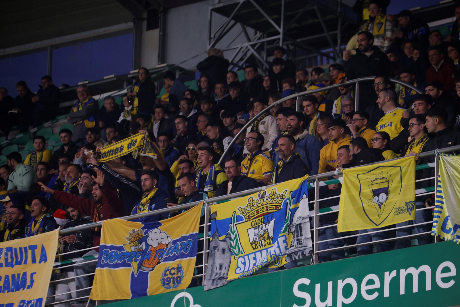 Aficionados cadistas en el Nuevo Arcángel.