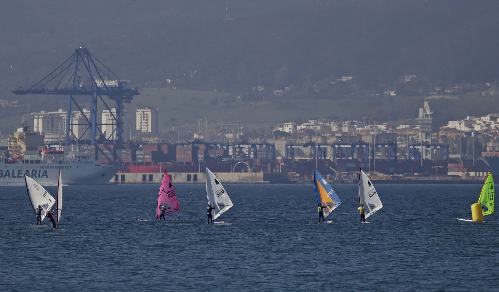 Las fotos de la segunda jornada opa de Andalucía de la clase Windsurfer, en La Línea