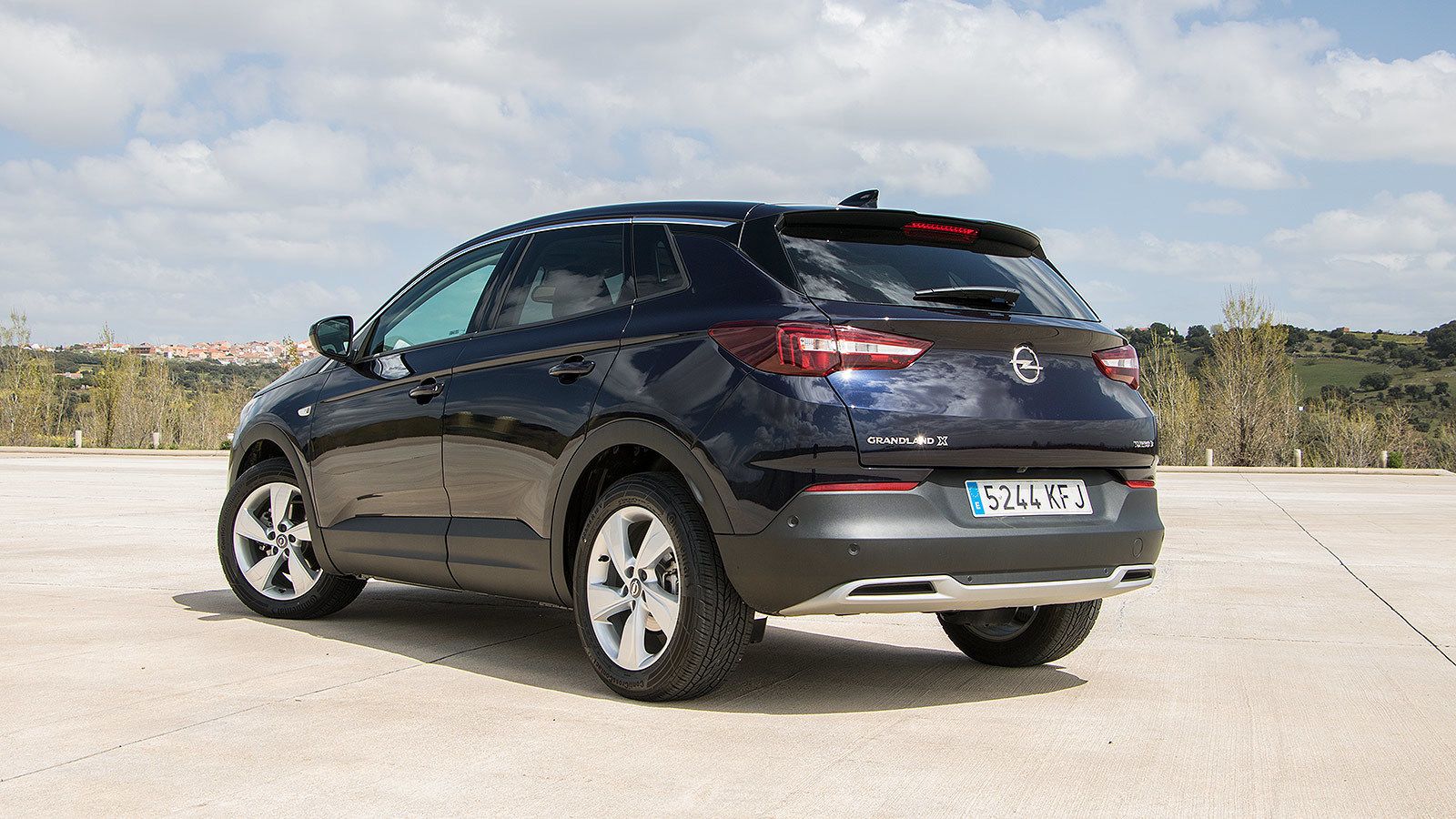 Estética clásica. Frente al 3008, de diseño más vanguardista, el Grandland X ofrece una imagen tradicional.