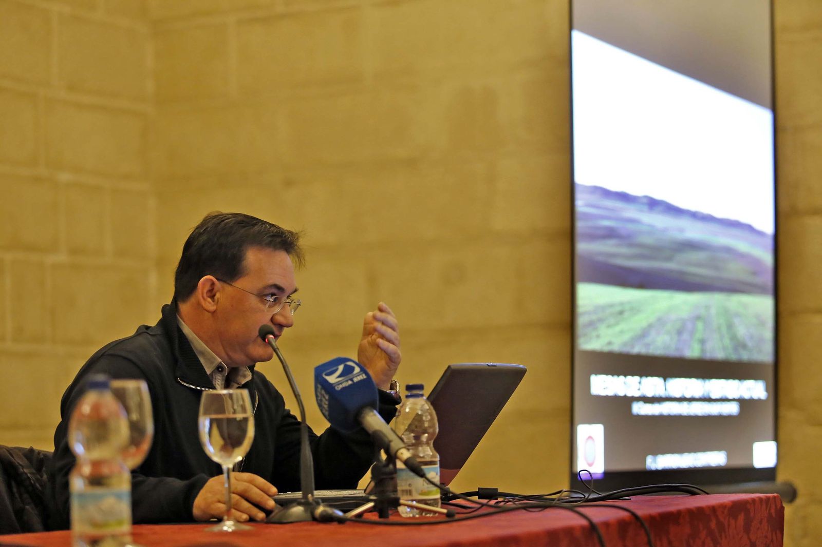 El arqueólogo Francisco Barrionuevo, durante una conferencia reciente.