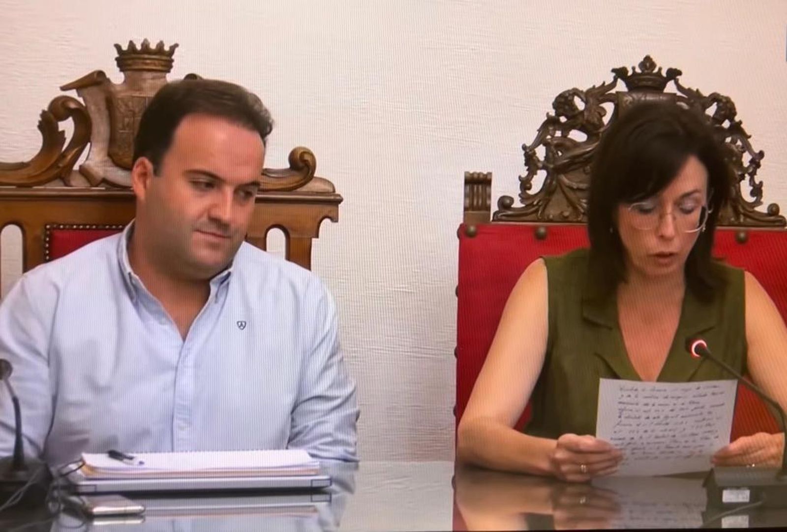 Juan Ramón Valdivia y María Luisa Ceballos, durante su renuncia.