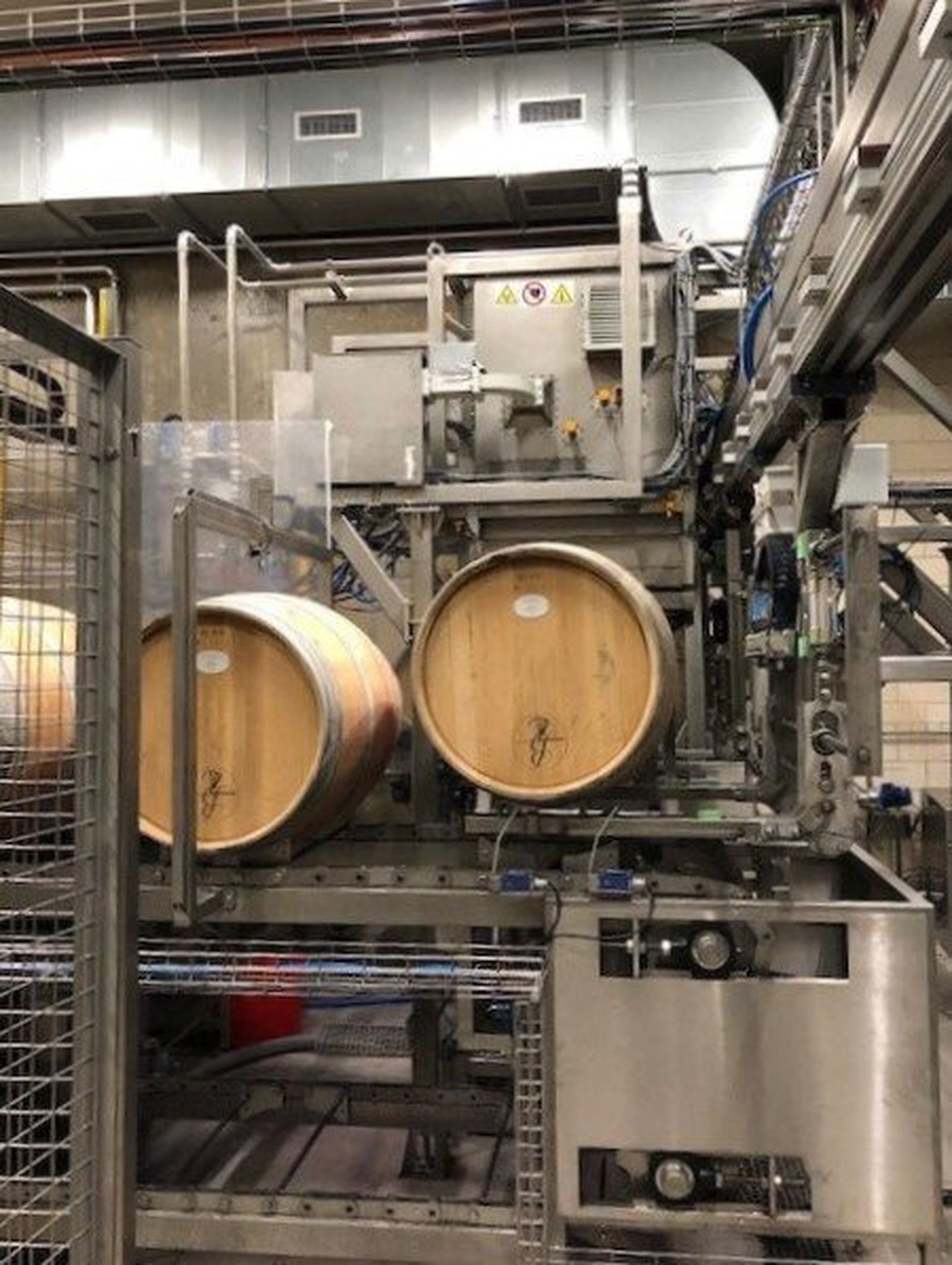 Aplicación del sistema 'Cleanwood' a barricas de Beronia, la bodega riojana de González Byass.