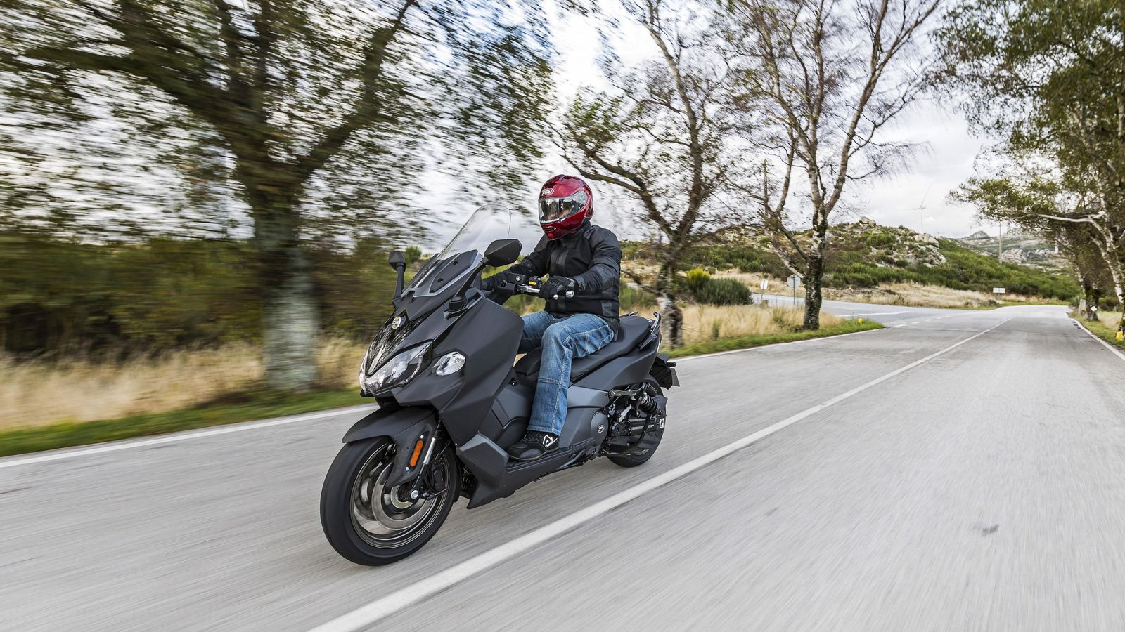 Todas los modelos de SYM tienen una garantía de cinco años, incluida la Maxsym TL 500. Para este scooter la oferta de financiación actual es de 150 euros al mes.