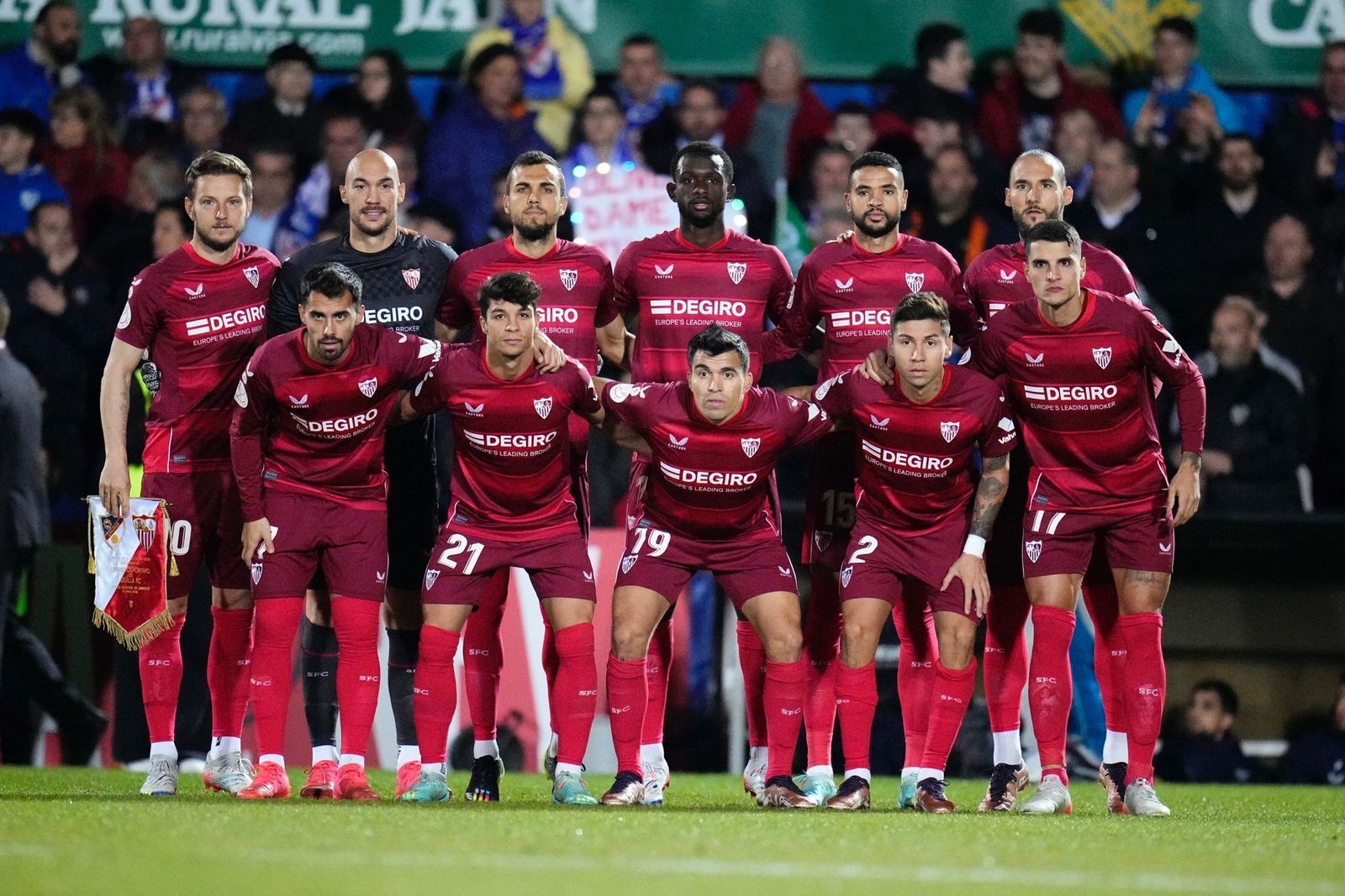 El equipo inicial del Sevilla en Linarejos.