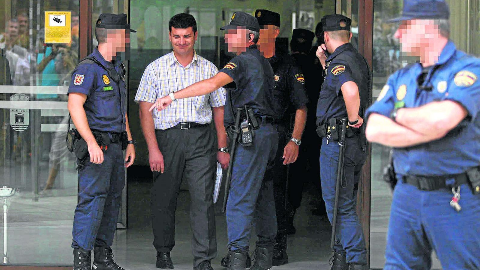 Agentes de la Policía Nacional irrumpieron en las dependencias del Ayuntamiento de El Ejido