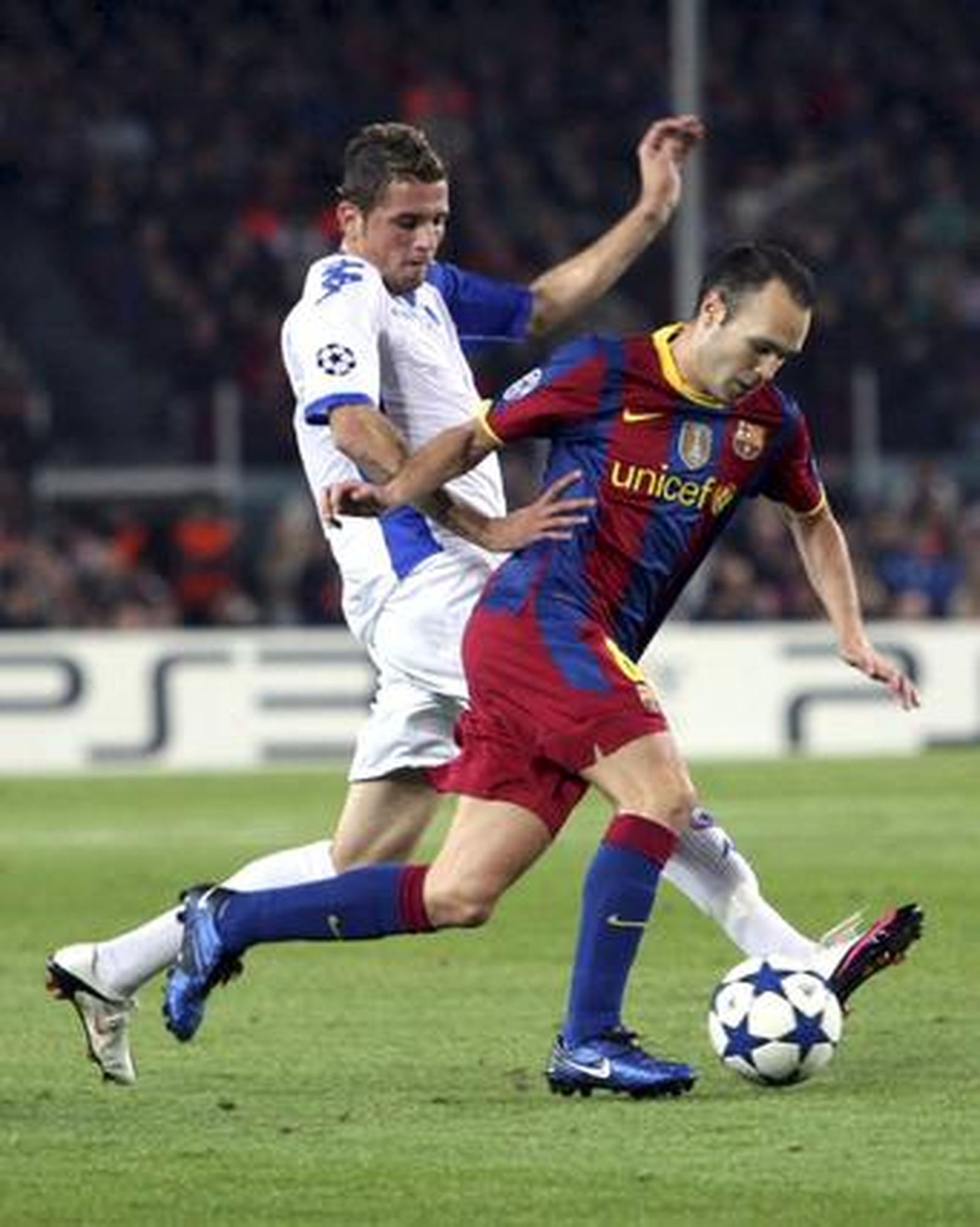 El Barcelona supera al Copenhague en el Camp Nou. / EFE