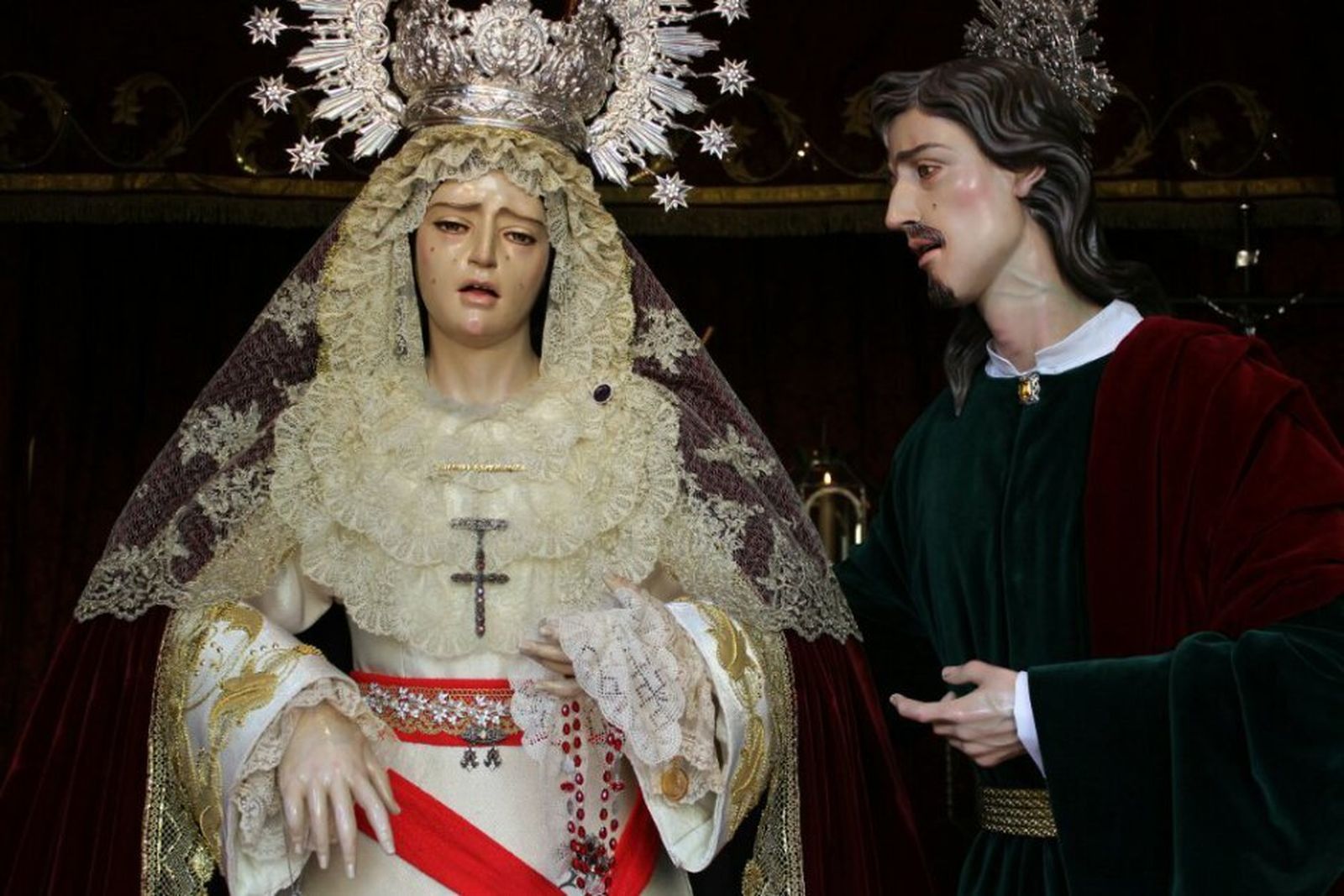 La Virgen de la Salud y Esperanza en su oratorio