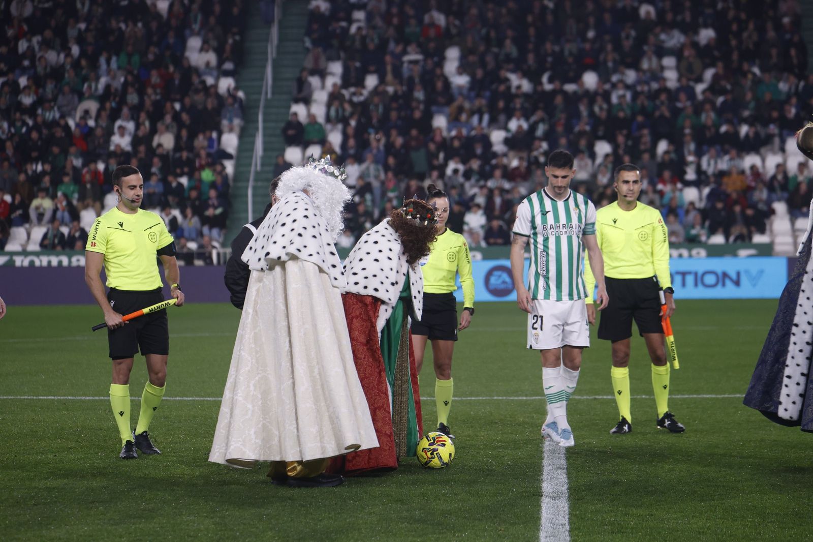 Las mejores fotos del ambiente en El Arcángel para el Córdoba CF - Burgos