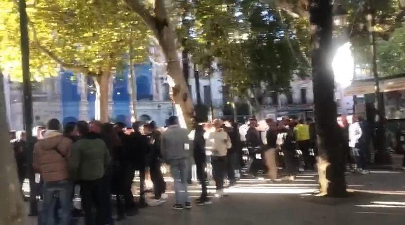 Protesta de los Policías Locales en la Plaza Nueva durante el pleno del Ayuntamiento