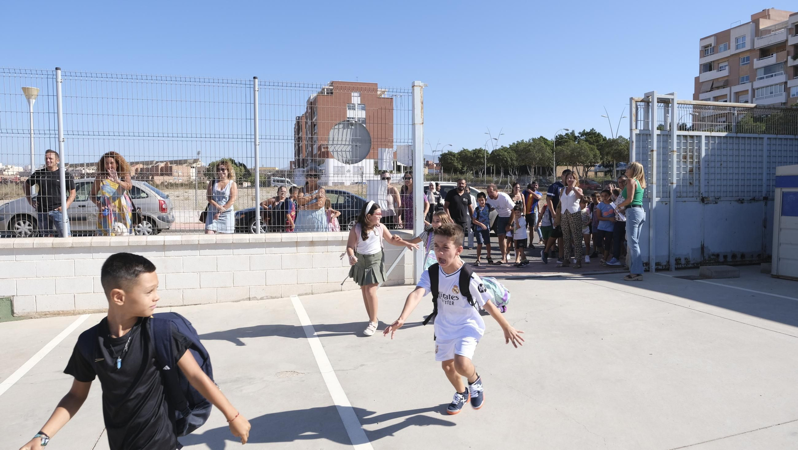 El curso escolar empieza en el Colegio Ginés Morata de Almería, en imágenes