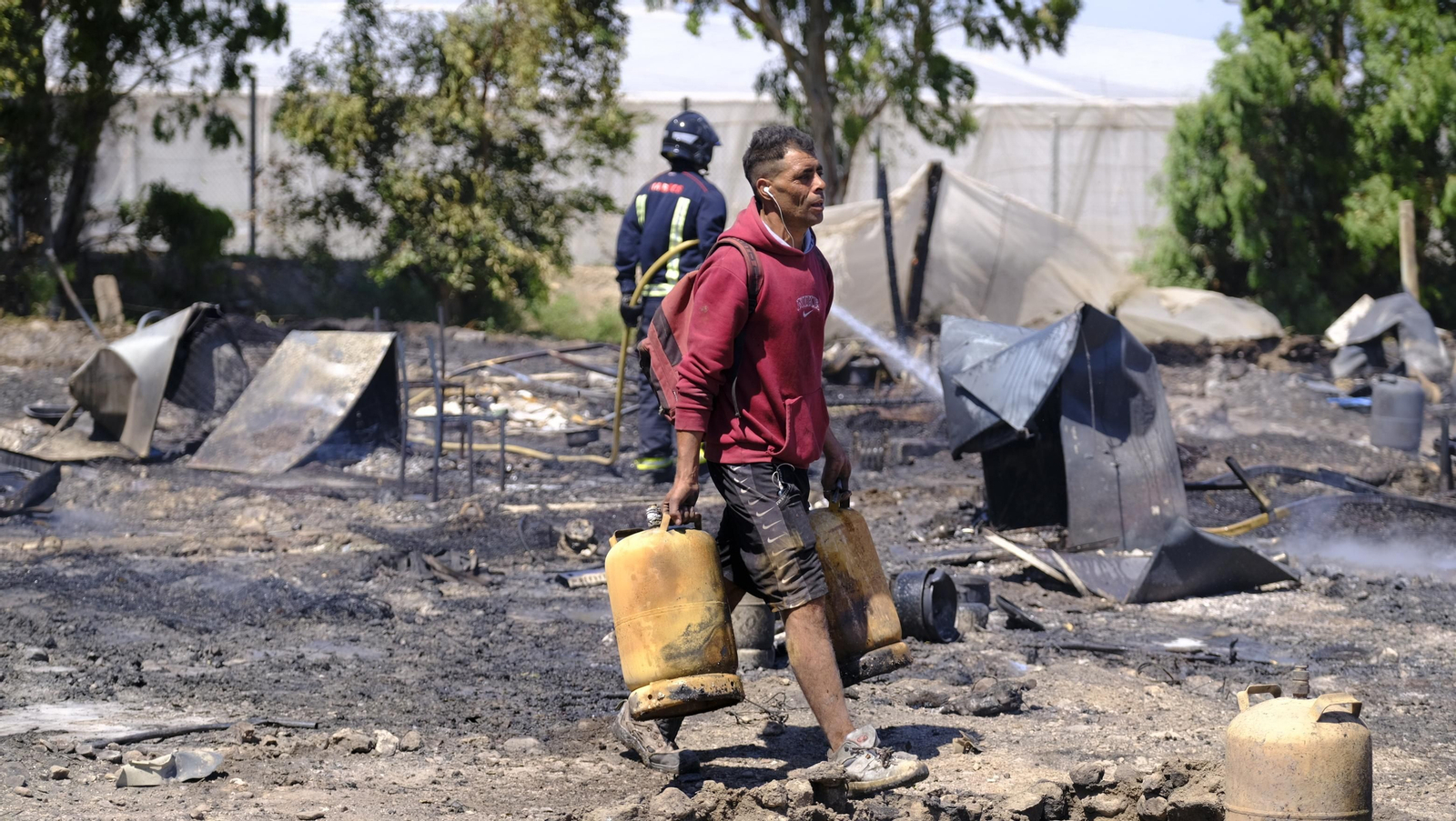 Fotogalería incendio asentamiento de chabolas en Atochares-Níjar (Almería)