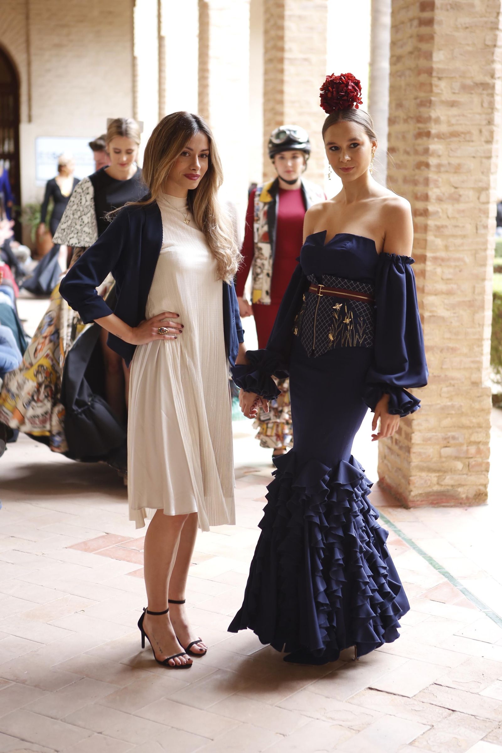 Pasarela Wappíssima 2019, el cuarto desfile colectivo de alumnos de ESSDM en imágenes. Zulay Carrasco junto a su diseño.