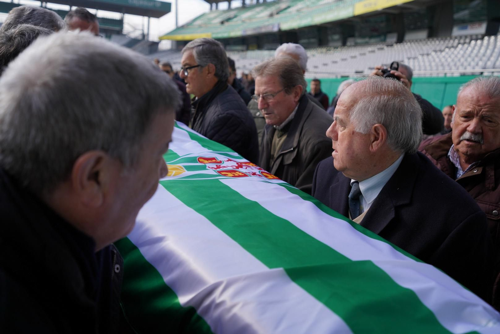 El último adiós a José Luis Navarro en El Arcángel