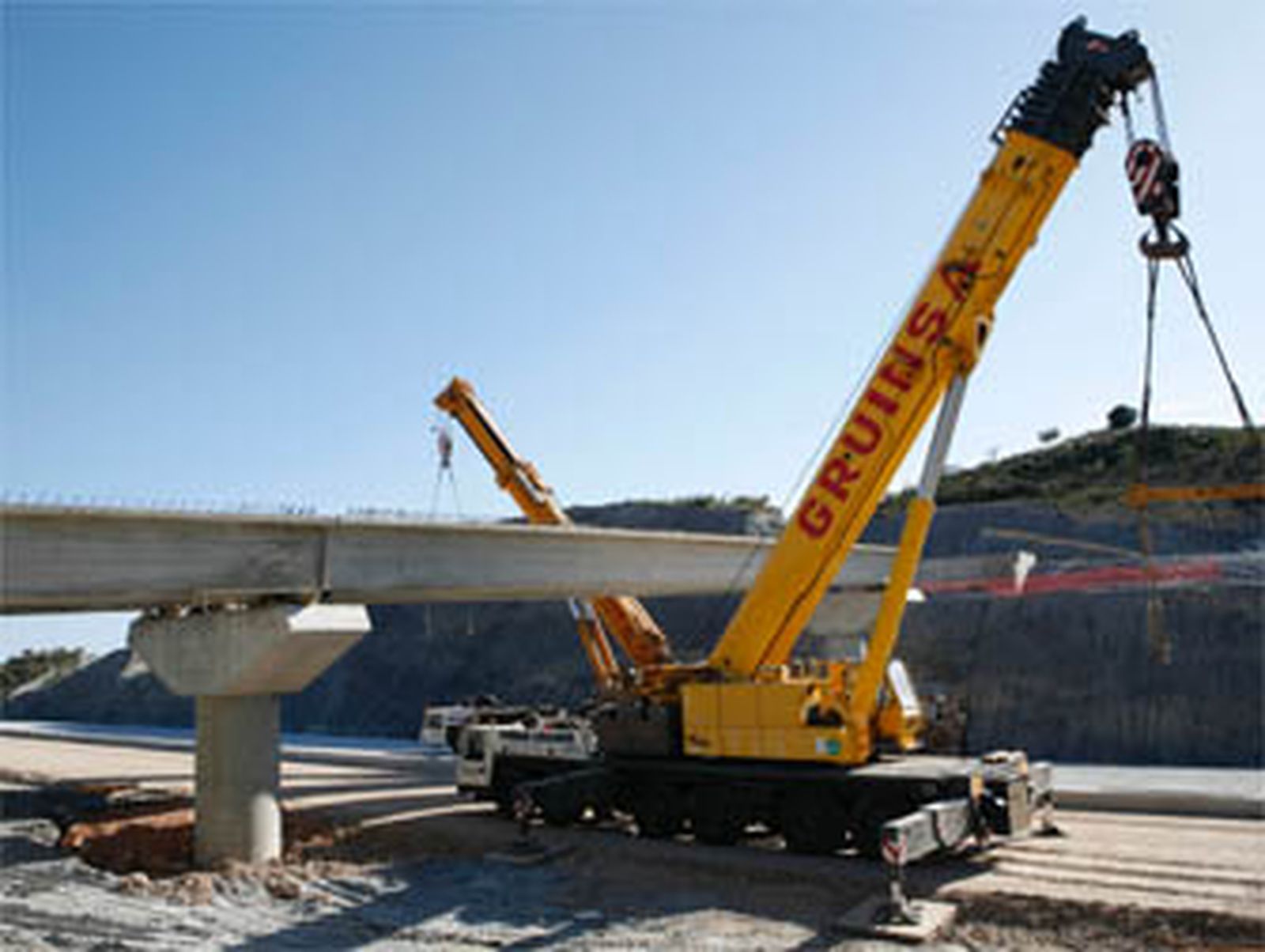 La huelga de grúas en Granada alcanza un seguimiento superior al 90 por ciento