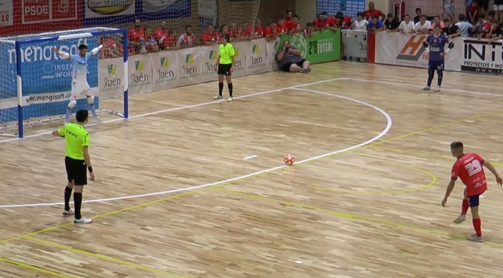 El guardameta del Inagroup, antes de uno de los penaltis de la tanda decisiva