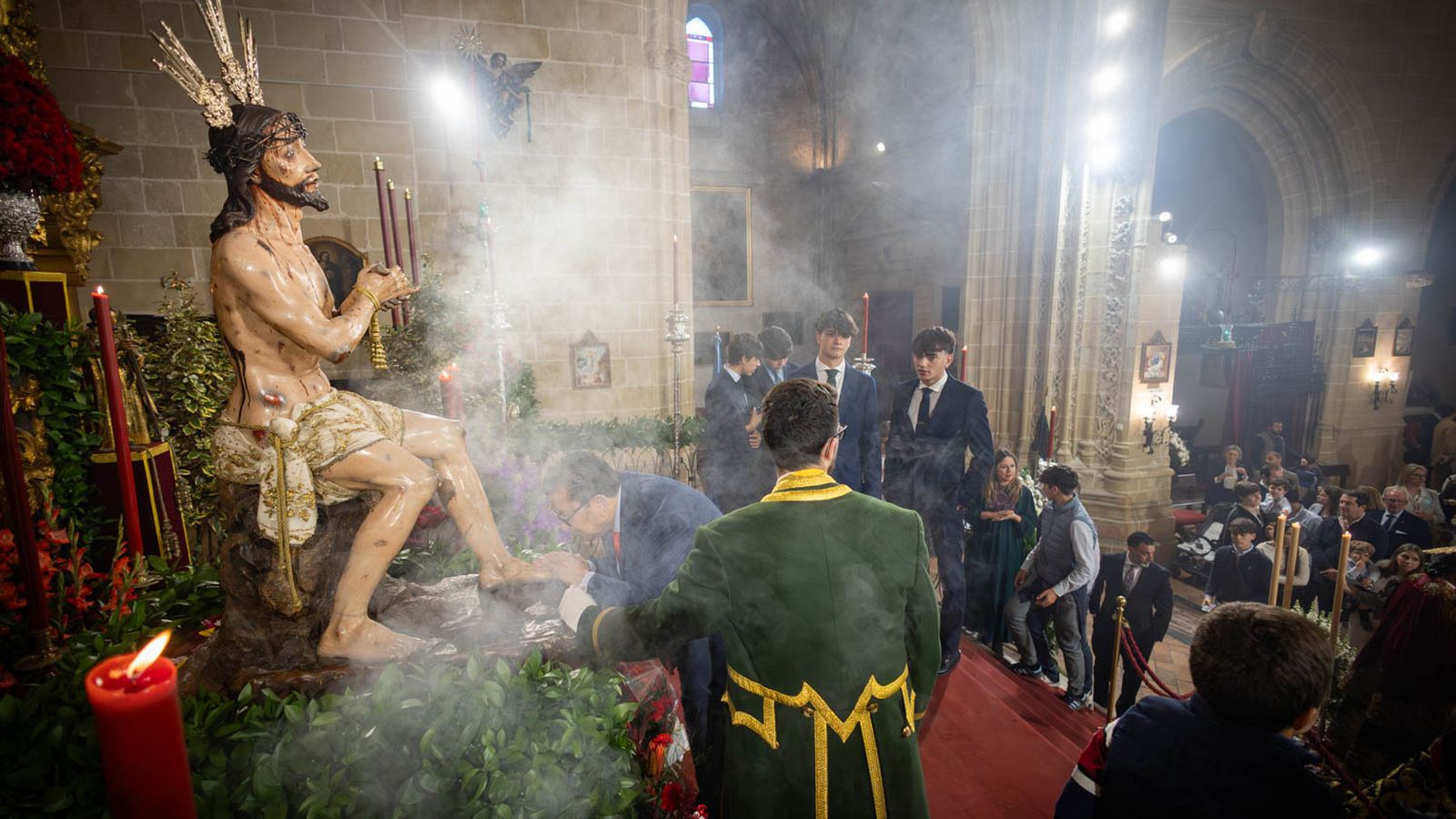 Los besapiés y besamanos del Domingo de Pasión en Jerez, en imágenes