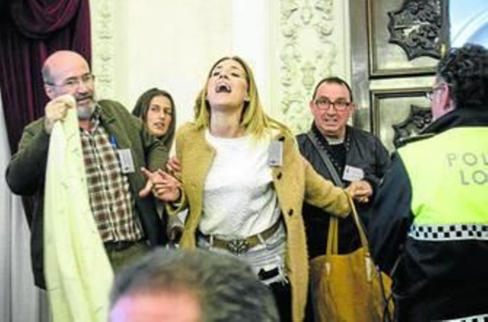 Rosario González gritando en el pleno del pasado 24 de marzo en el Ayuntamiento.