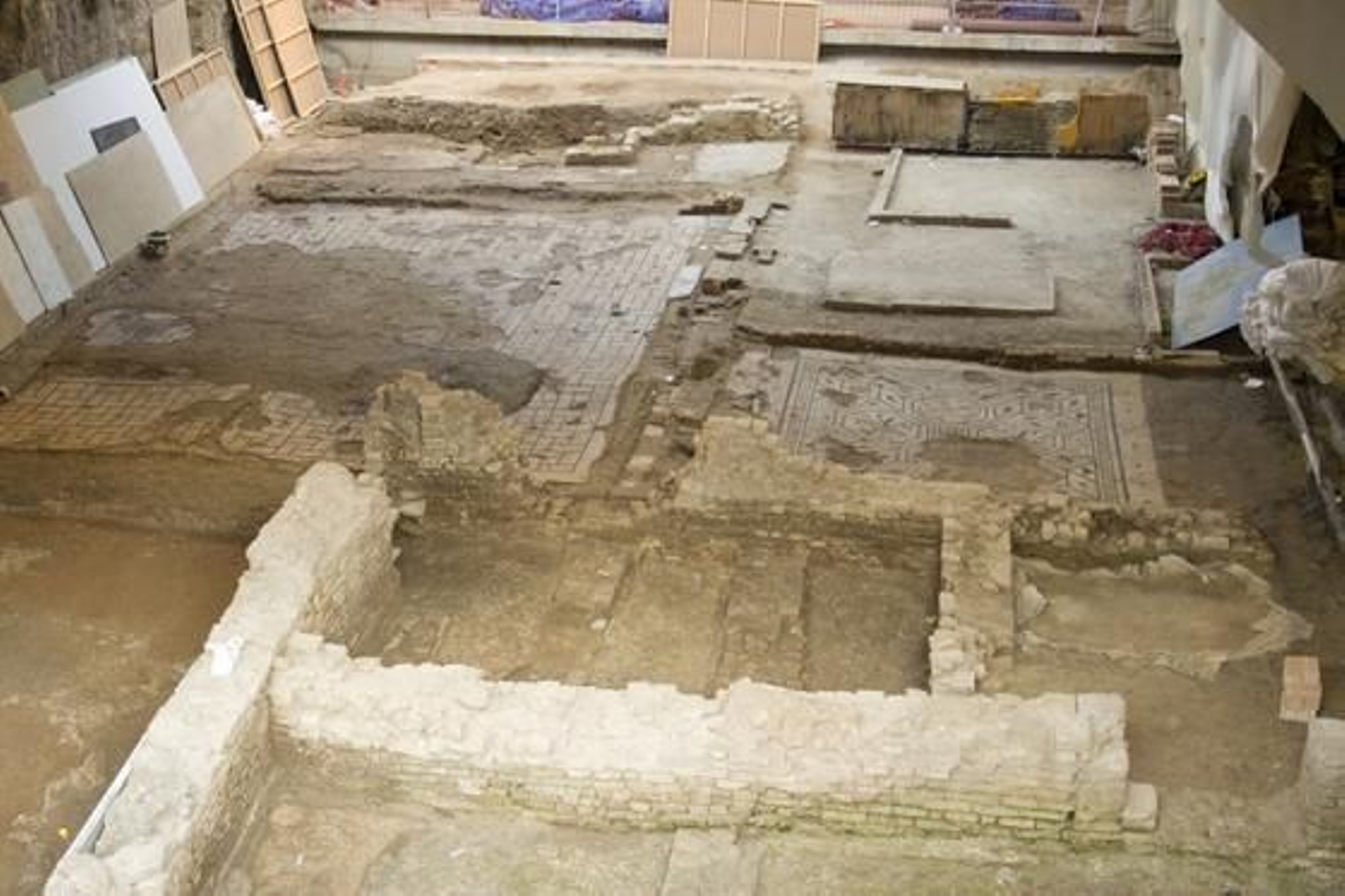 Restos arqueológicos del Hospitium de los Delfines.

Foto: Diario de Sevilla