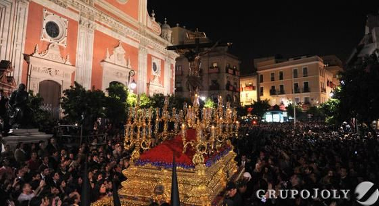 El Cristo del Amor, de la Hermandad del Amor, en la Plaza del Salvador.

Foto: Juan Carlos Vazquez