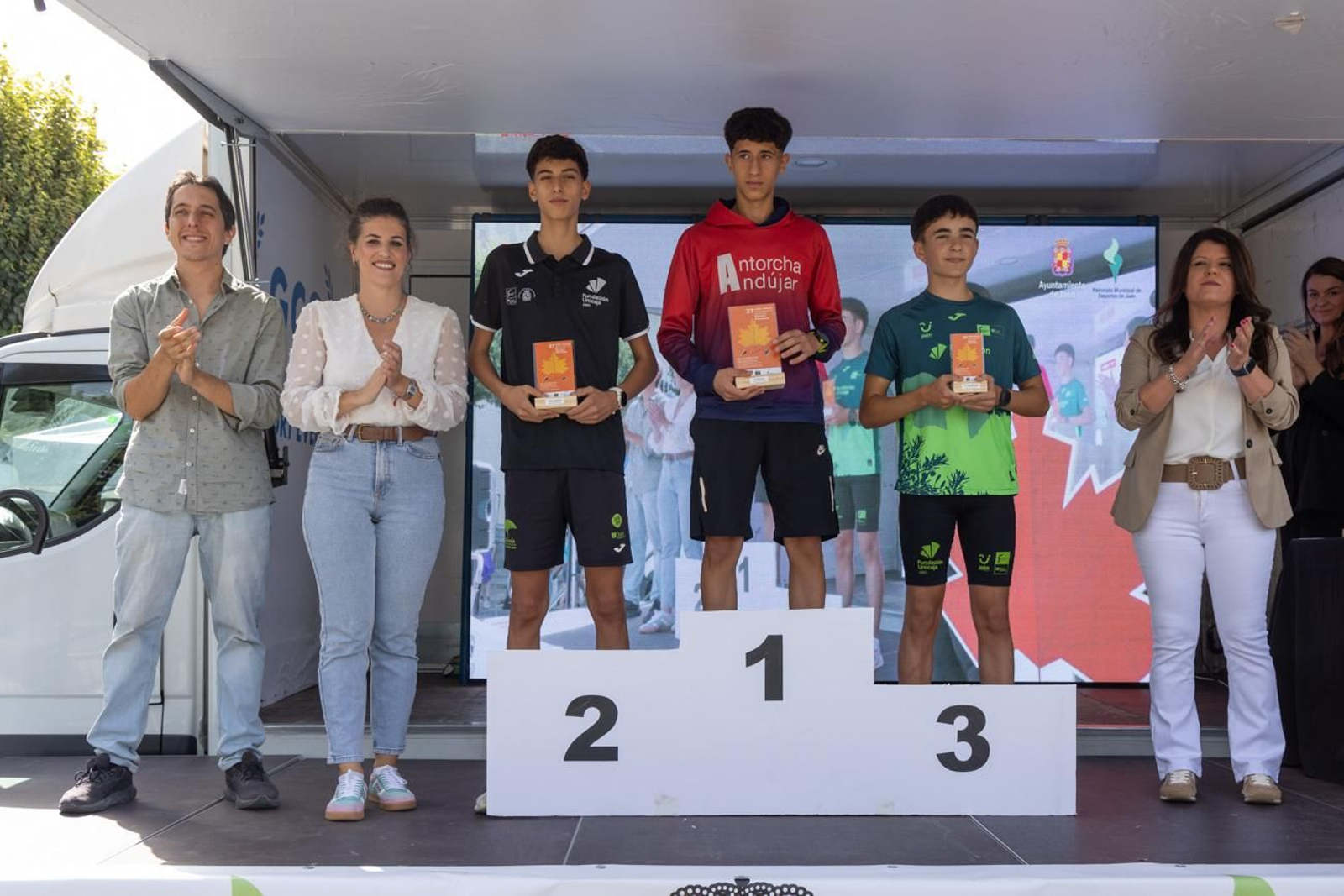 Ignacio Fontes y Marta Serrano reinan en la XXXVII Milla Urbana Internacional de Otoño 'Manuel Pancorbo'