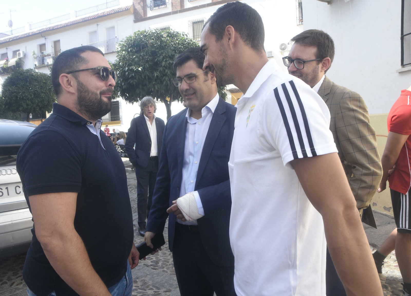 La ofrenda floral del Córdoba CF a San Rafael, en imágenes