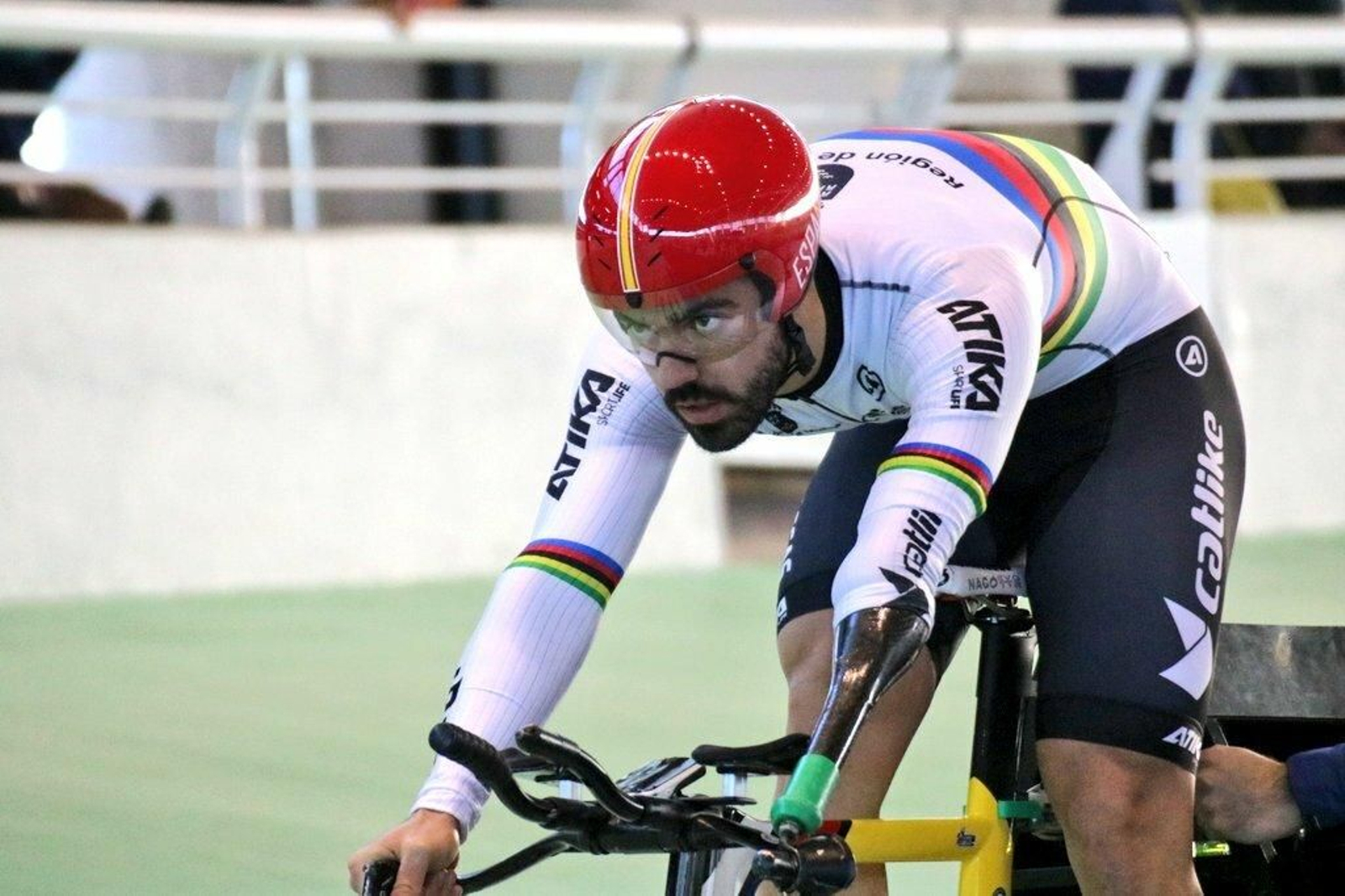 Cabello, antes de arrancar su participación en el velódromo de Galapagar.