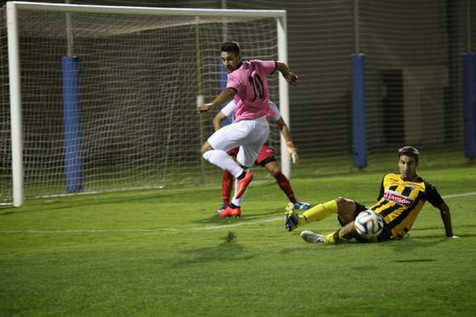 El Cádiz elimina al San Roque de Lepe (0-3) en la Copa del Rey con una imagen muy convincente

Foto: Dani Gomez