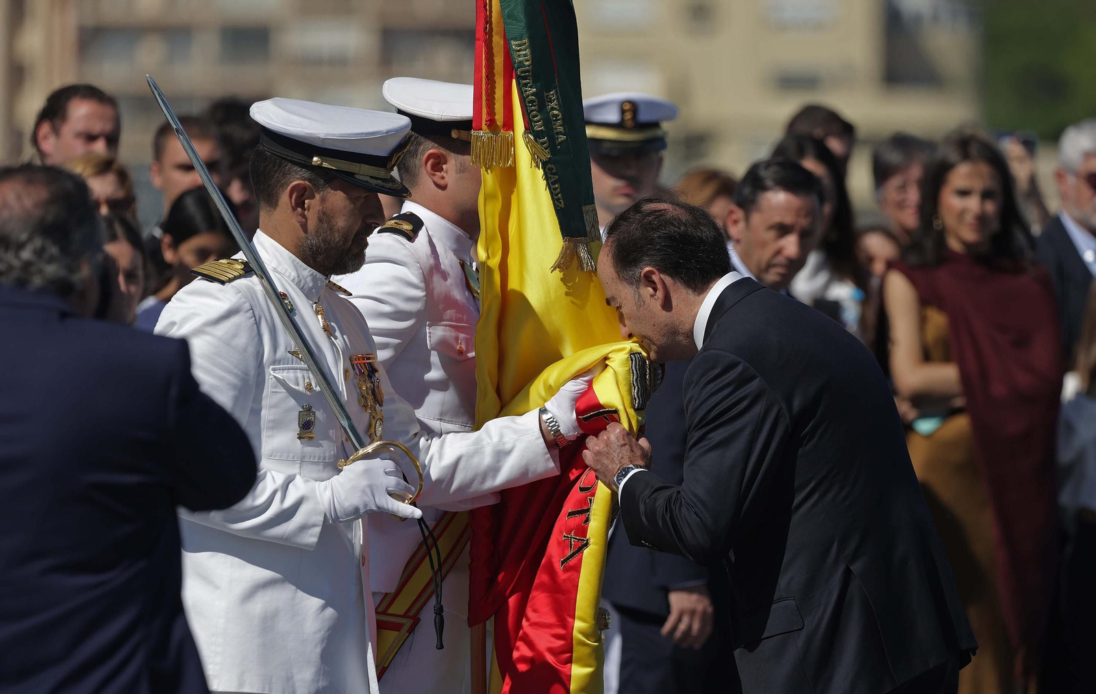 Fotos de la Jura de Bandera para personal civil a bordo del Buque de Asalto Anfibio 'Castilla' en Algeciras