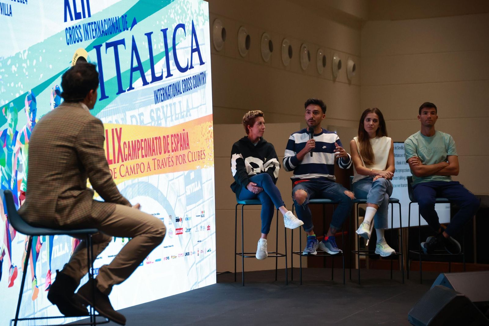 Los atletas Carolina Robles, fernando Carro, Marta García y Adel Mechaal, este viernes.