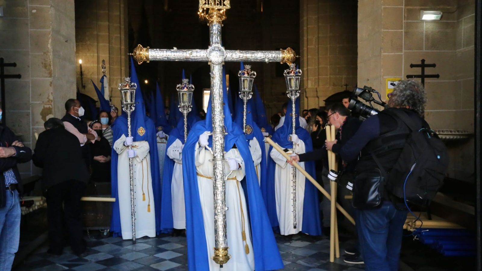 La nueva Cruz de Guía que ha estrenado este año la Hermandad de la Oración en el Huerto.