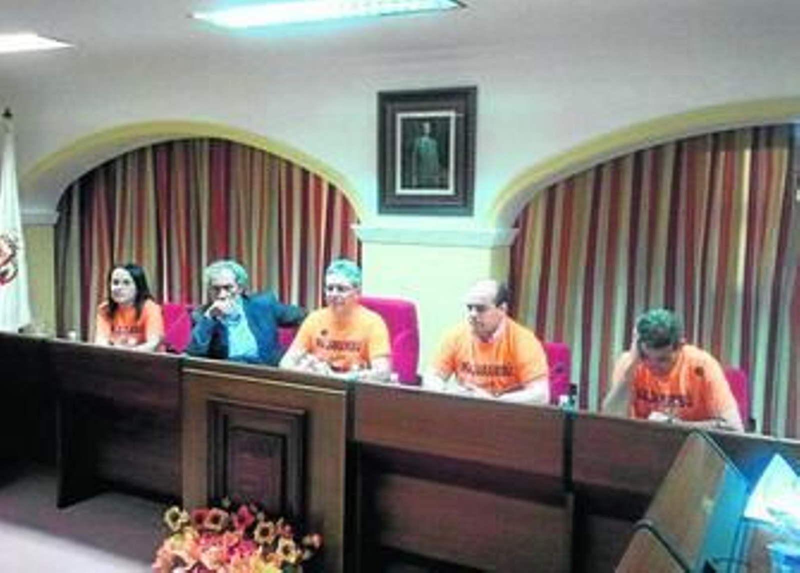 Chamizo junto a Lobato, Casanova y Vaca, ayer en el salón de plenos del Consistorio.