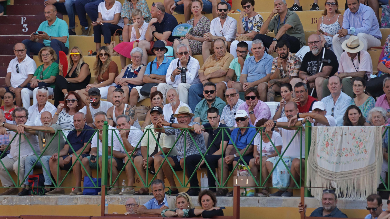 Ambiente en la corrida del viernes de la Feria de La Línea