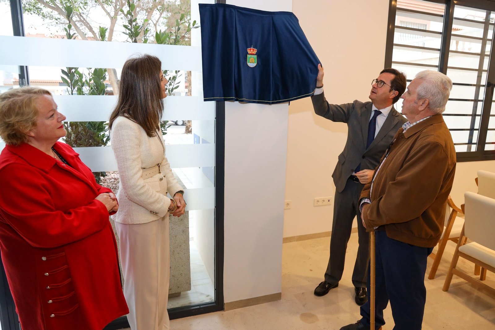 Francisco Góngora y Delia Mira inauguran el nuevo centro de mayores en El Ejido.