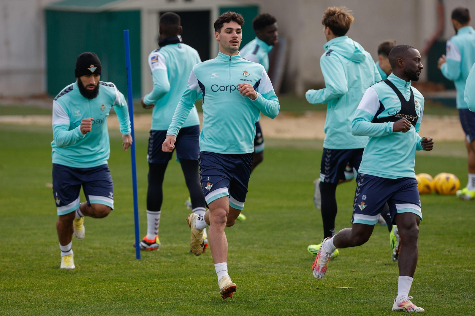 Johnny Cardoso se ejercita con el Betis en un entrenamiento a principio de mes.