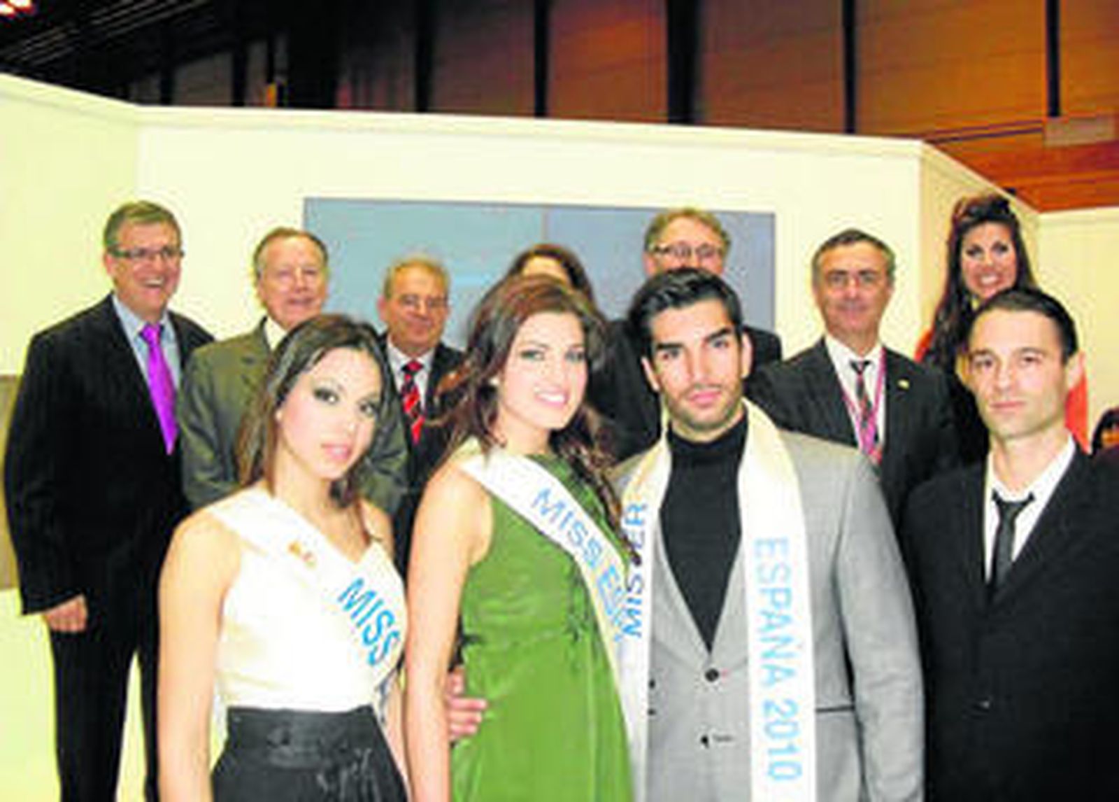 Las guapos provinciales junto a los últimos ganadores nacionales y distintas autoridades.