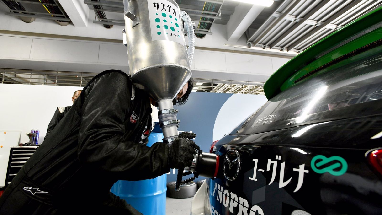 Mazda está poniendo a prueba en carrera un biocombustible que combina aceite de cocina usado y grasas de algas.