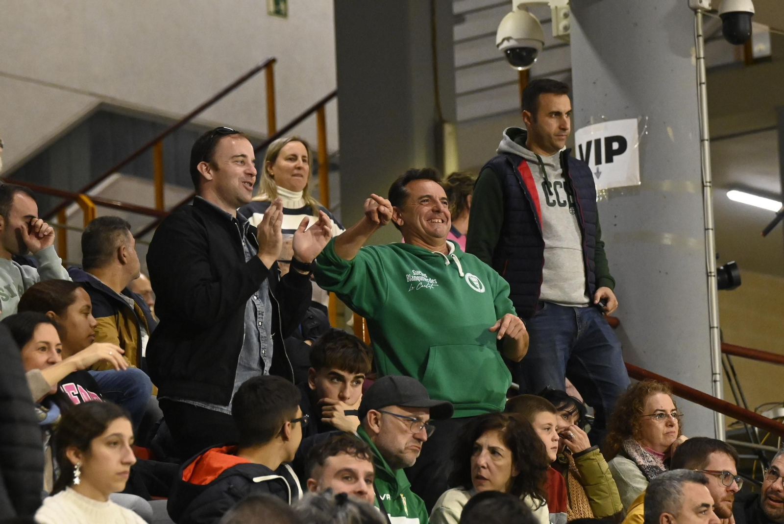 Las mejores fotos del ambiente en Vista Alegre para el Coto Córdoba - Círculo Gijón