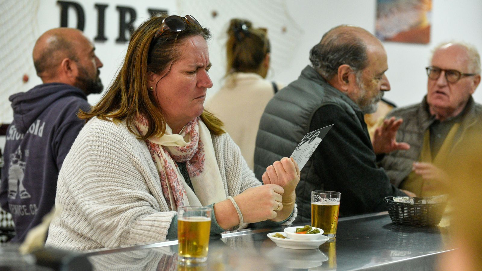 Las fotos del primer dia de reapertura del Bar 'Te dire' en Algeciras