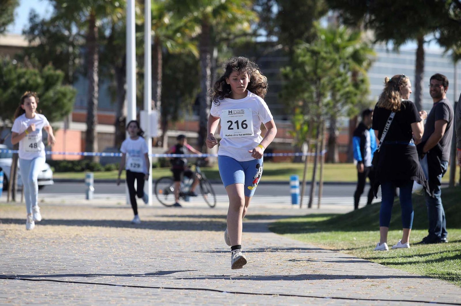 Imágenes de la carrera infantil previa a la "10K Puerta del Descubrimiento"