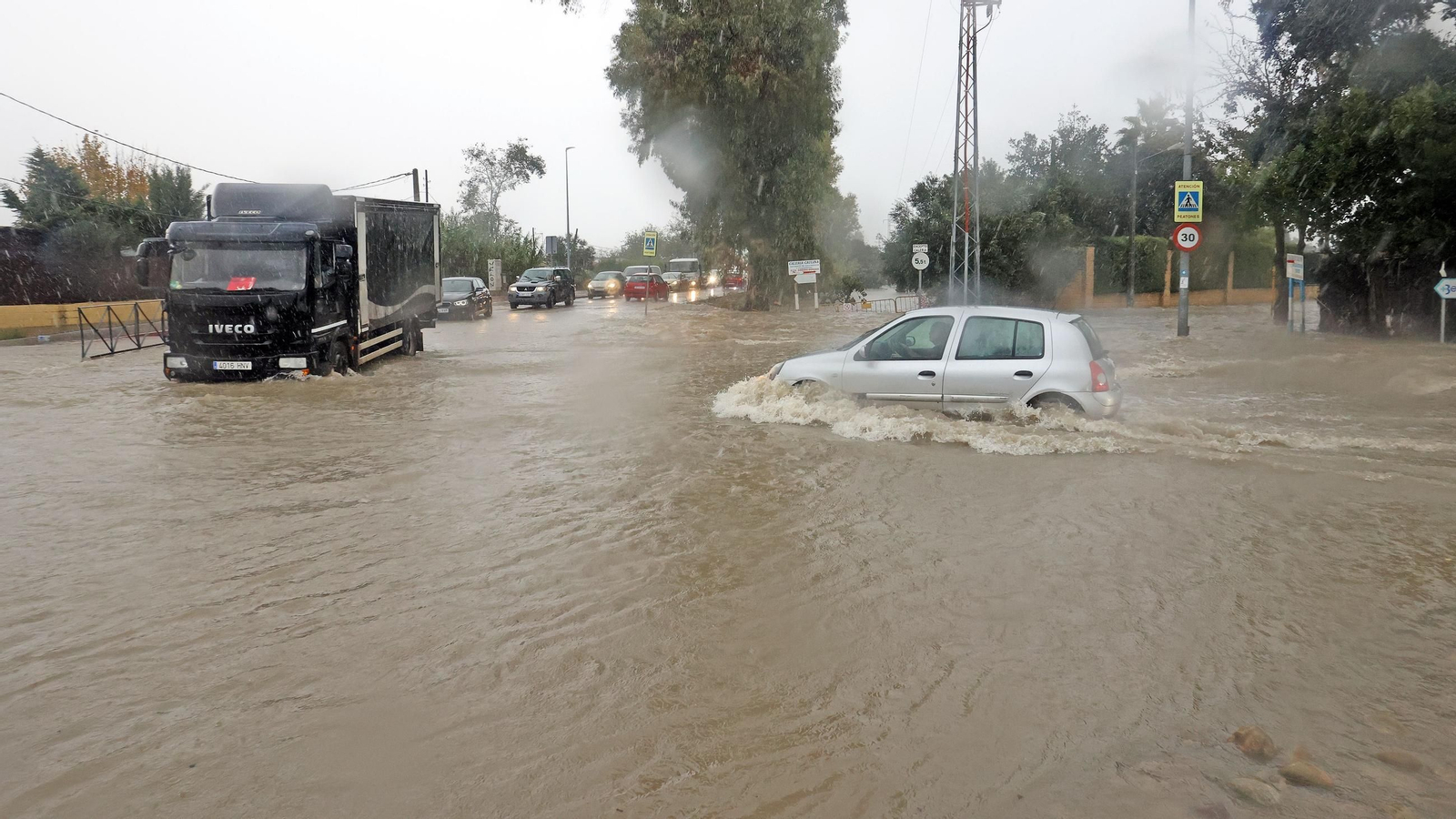 Imágenes del paso de la Dana, inundaciones, destrozos y caos por todo Jerez