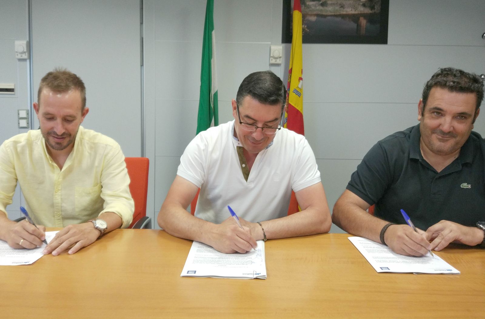 Firma del convenio con el Ayuntamiento de Tharsis.