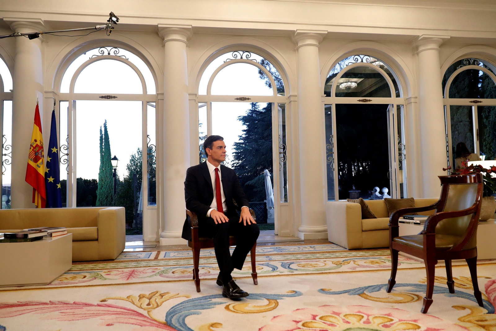 La primera entrevista de Pedro Sánchez como presidente, en imágenes