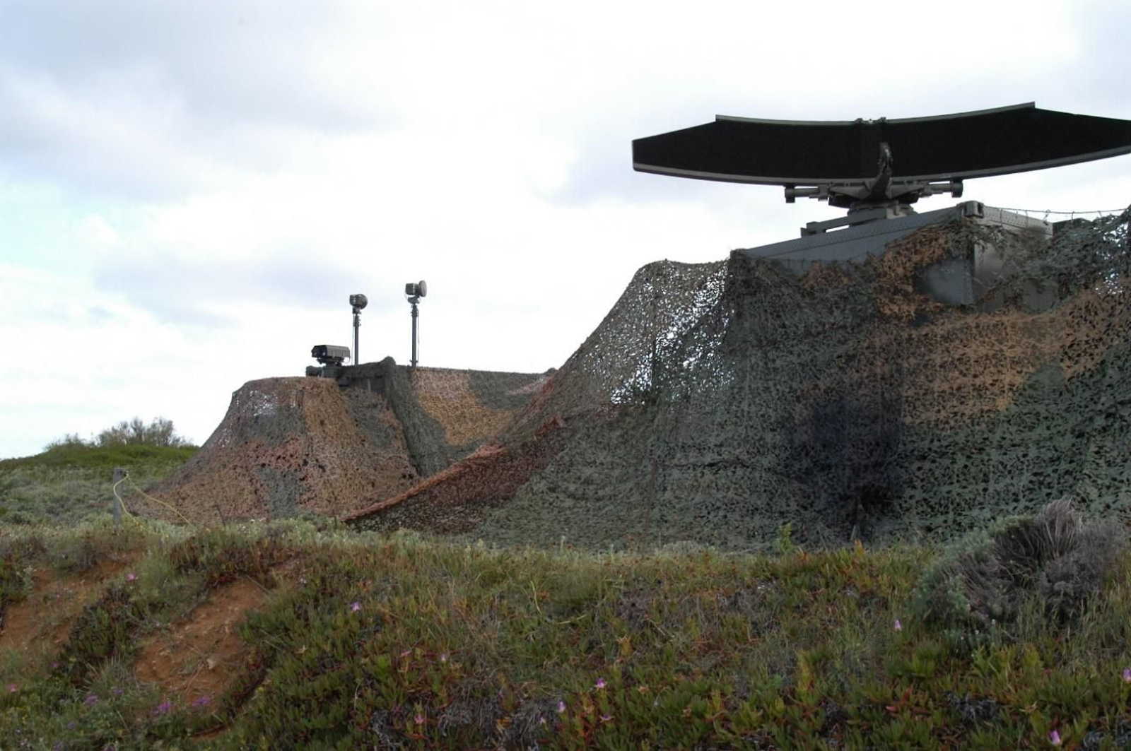 Así se despliegan los obuses en la costa de Almería para defender la soberanía nacional