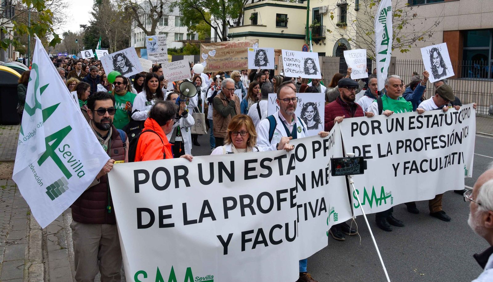 La manifestación por la huelga médica nacional, en imágenes