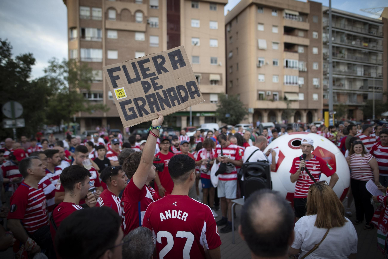 Las mejores imágenes de la manifestación en el Nuevo Los Cármenes