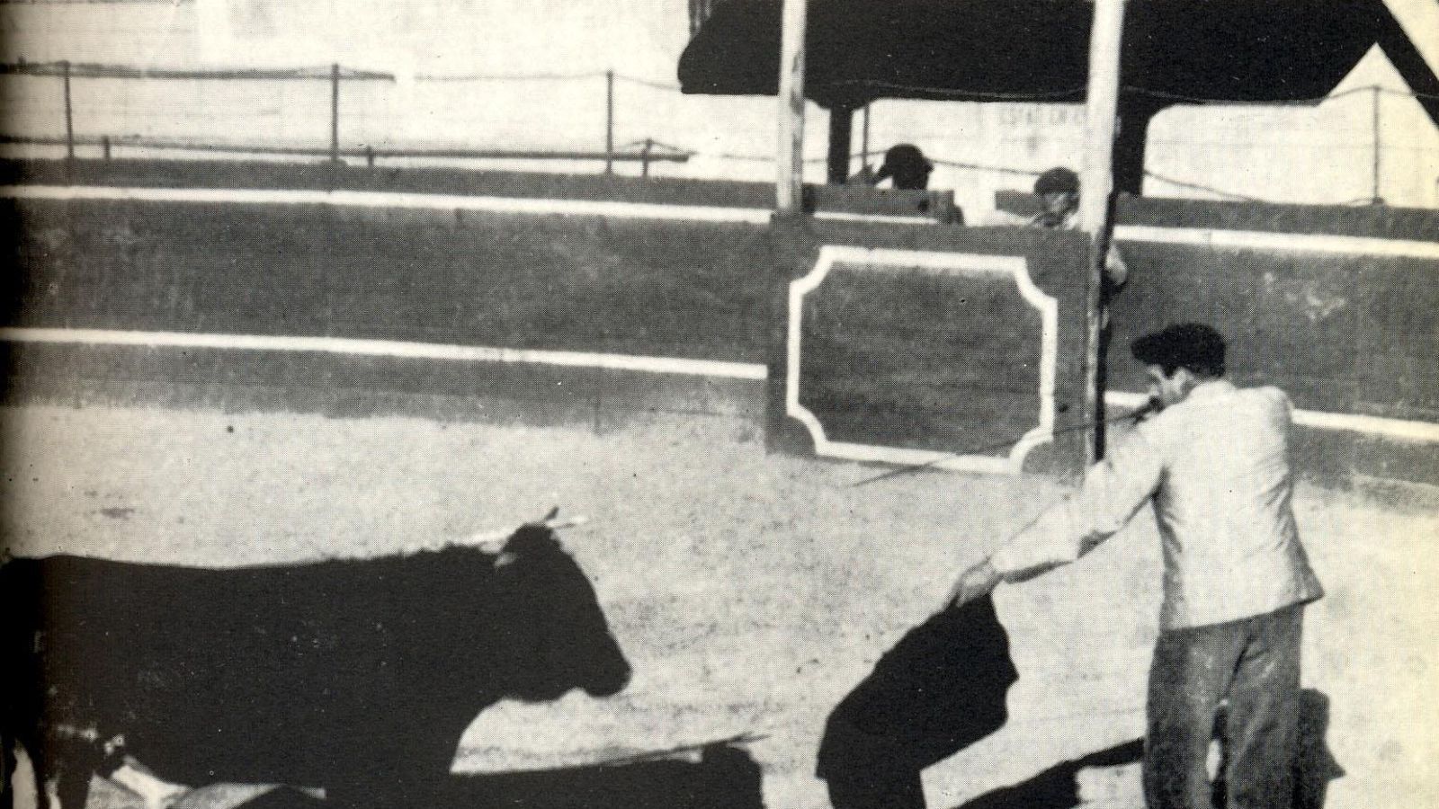 Zuloaga en la plaza de Manuel Carmona.